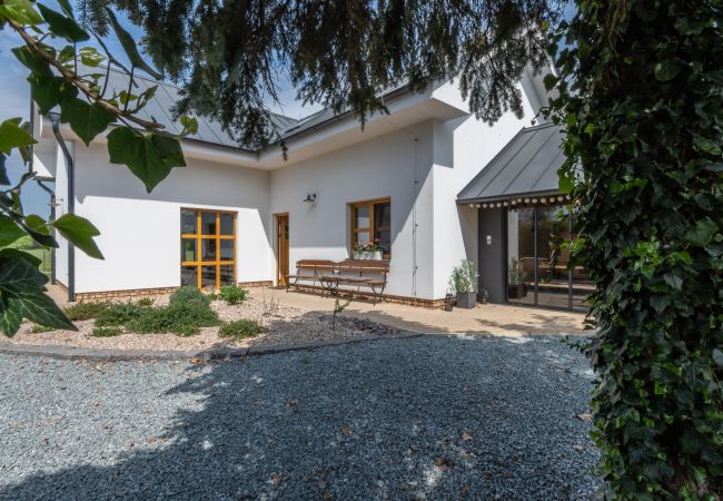 Villa/Dettached house in Kladruby nad Labem - Komarov PKK031