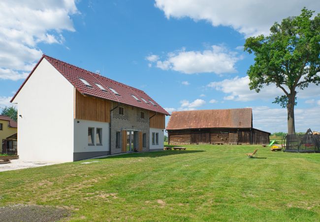 Villa/Dettached house in Mnichovo Hradište - Mnichovo Hradiste SVK405