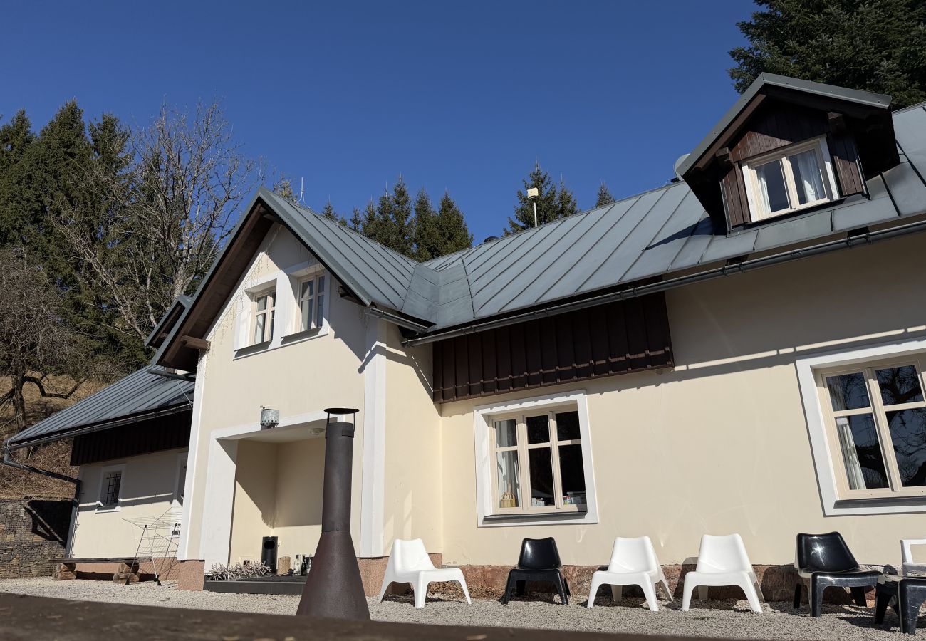 Villa à Mladé Buky - Villa mit Pool,  Skigebiete KJH348