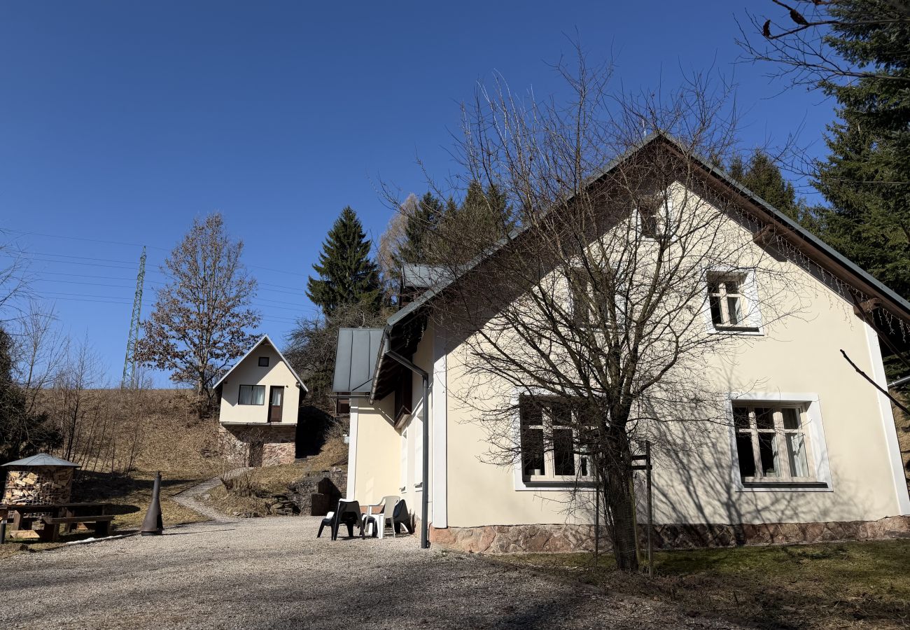 Villa à Mladé Buky - Villa mit Pool,  Skigebiete KJH348