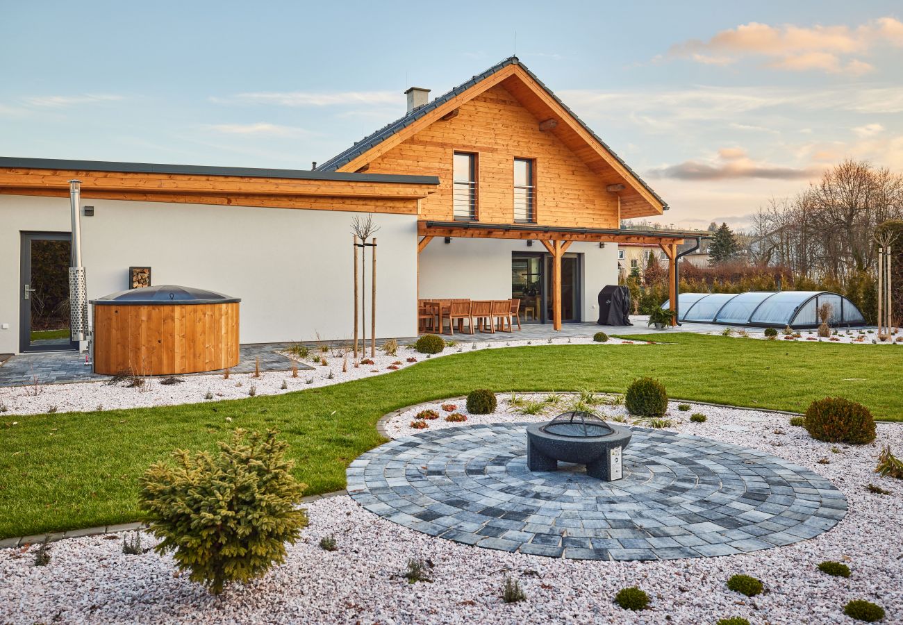 Villa in Mladé Buky - Mlade Buky KMM020